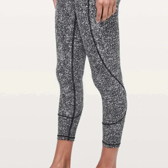 Lululemon In Movement Tight 25" *EverluxDiffuse Starlight Black - Picture 2 of 6